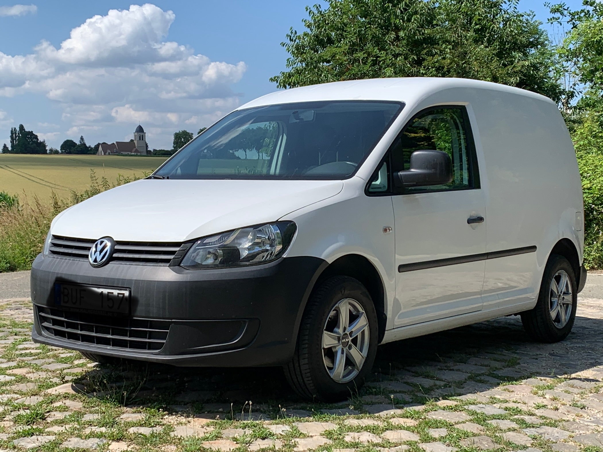 A VENDRE / FOR SALE Volswagen caddy 1.6 tdi 75 clim/attelage