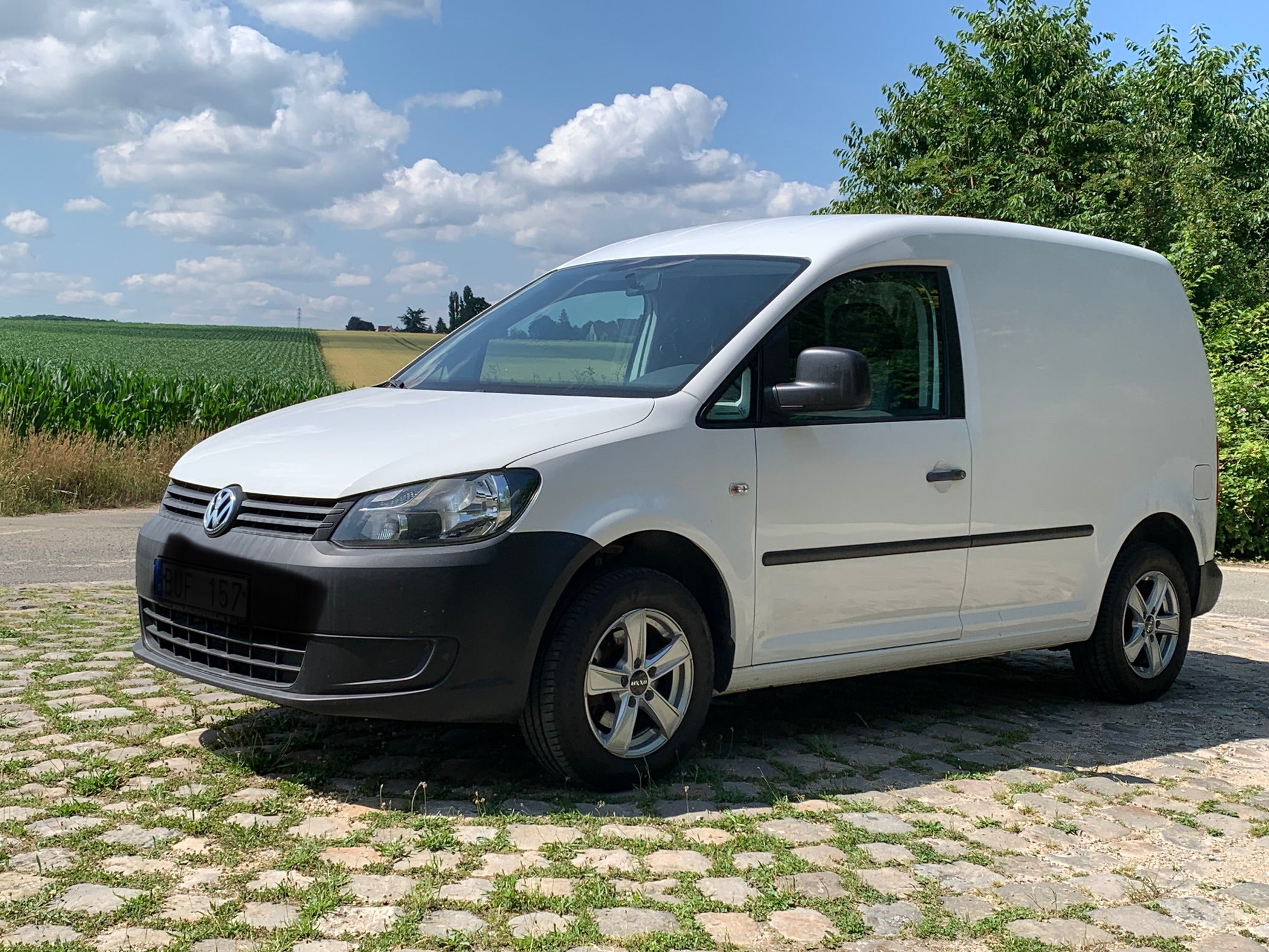 A VENDRE / FOR SALE Volswagen caddy 1.6 tdi 75 clim/attelage