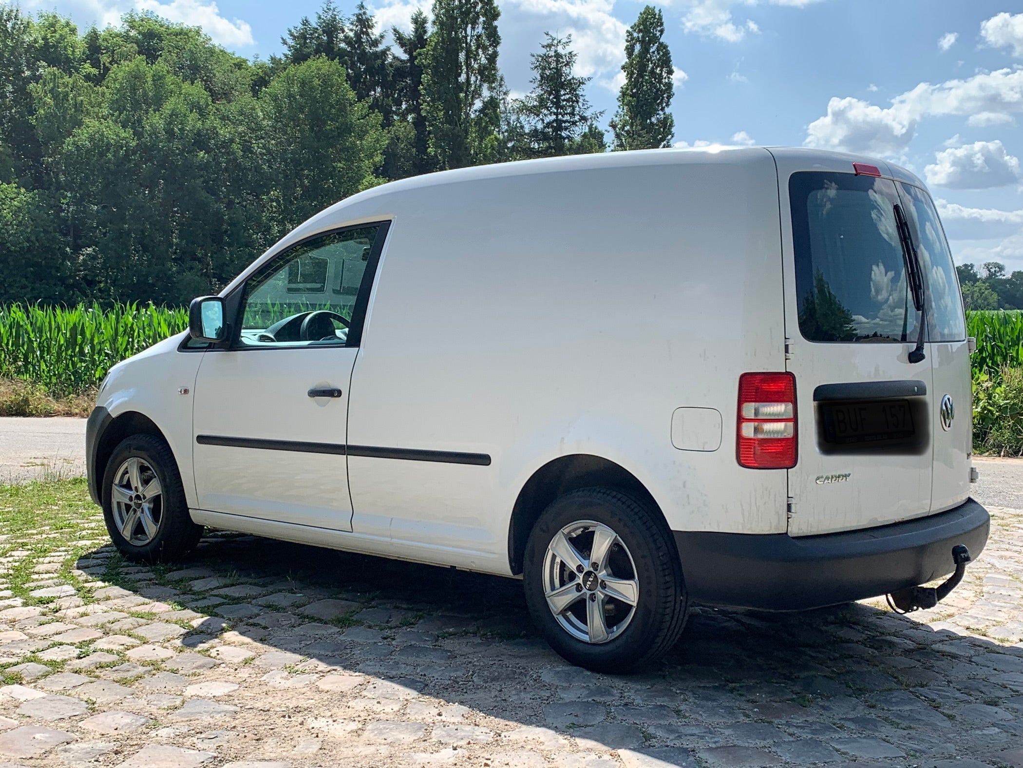 A VENDRE / FOR SALE Volswagen caddy 1.6 tdi 75 clim/attelage