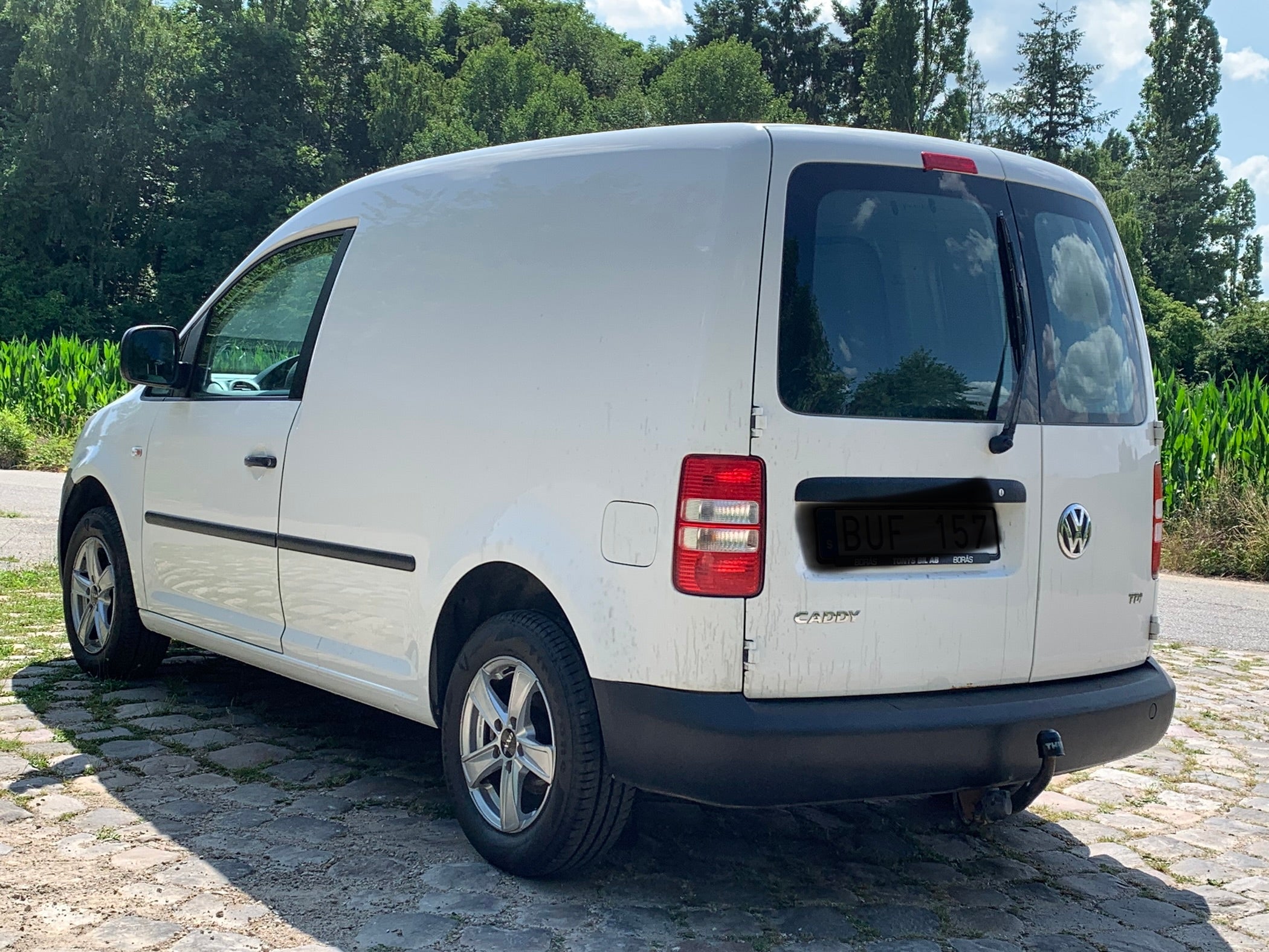 A VENDRE / FOR SALE Volswagen caddy 1.6 tdi 75 clim/attelage