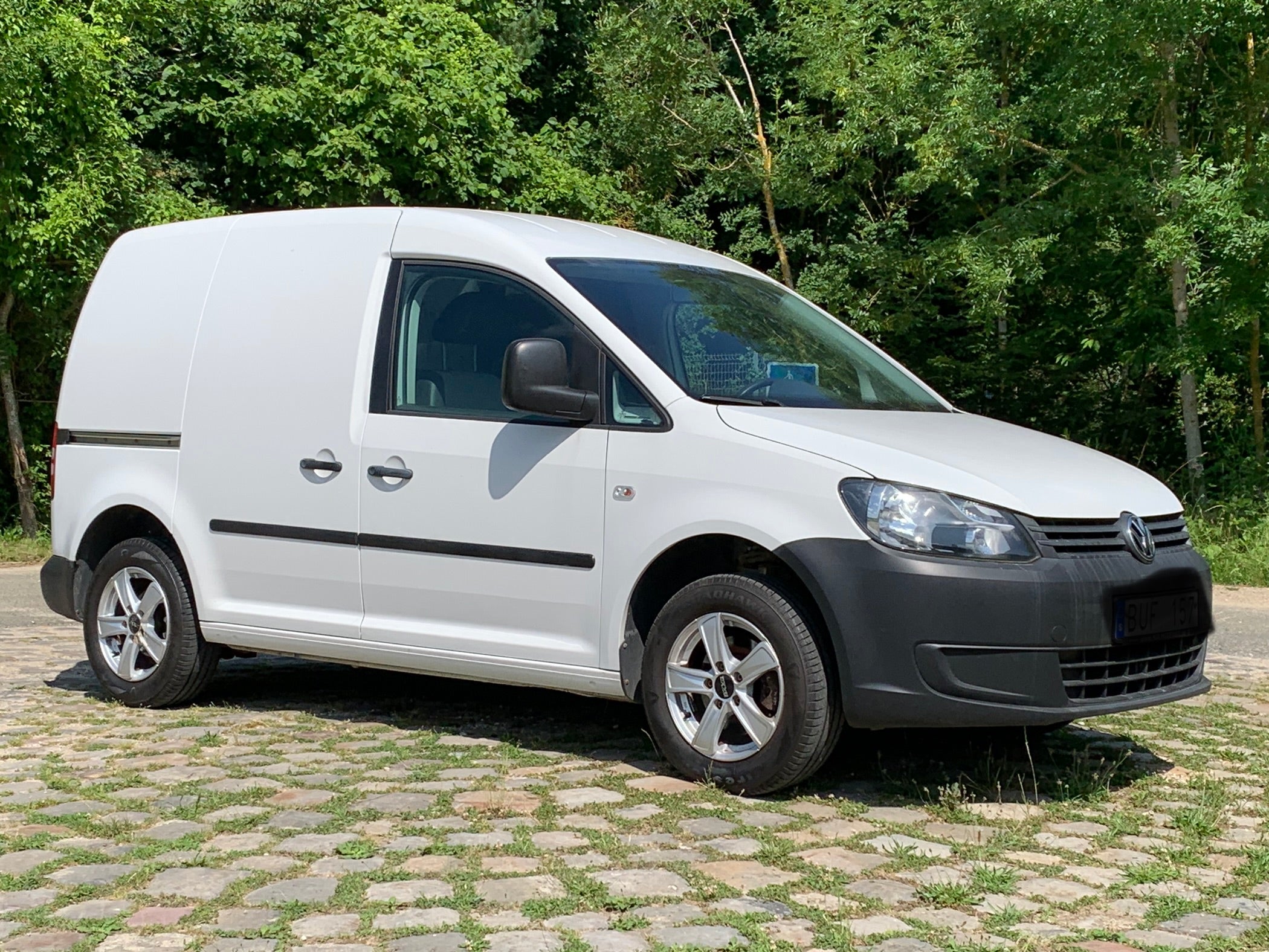 A VENDRE / FOR SALE Volswagen caddy 1.6 tdi 75 clim/attelage