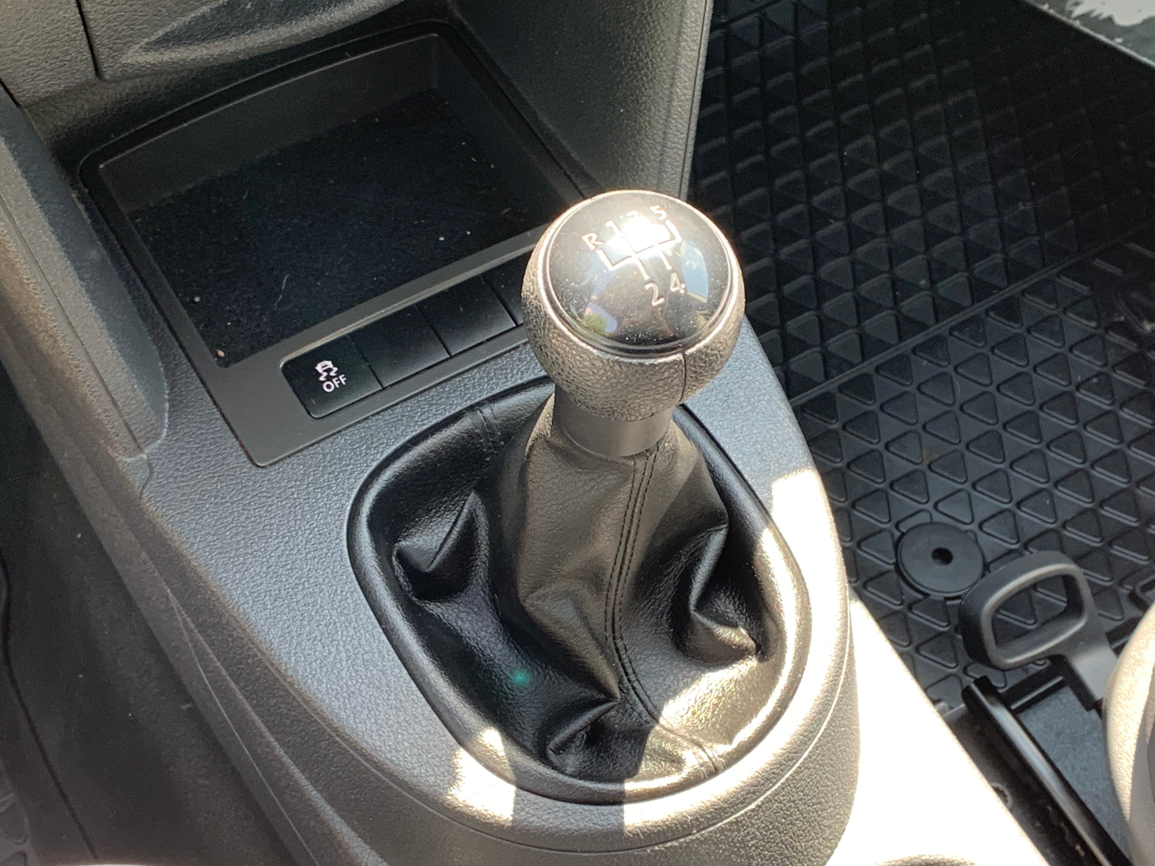 A VENDRE / FOR SALE Volswagen caddy 1.6 tdi 75 clim/attelage