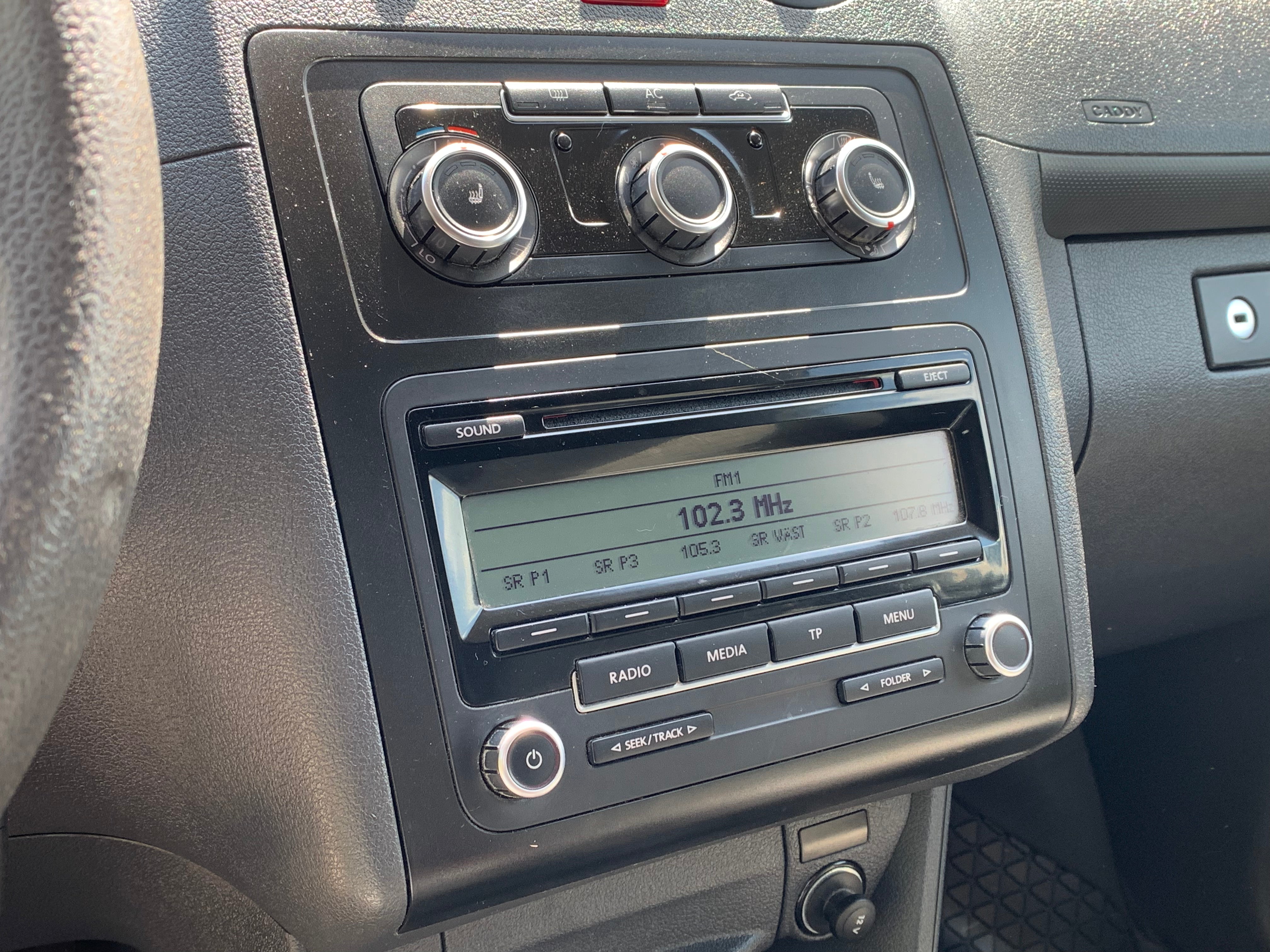 A VENDRE / FOR SALE Volswagen caddy 1.6 tdi 75 clim/attelage