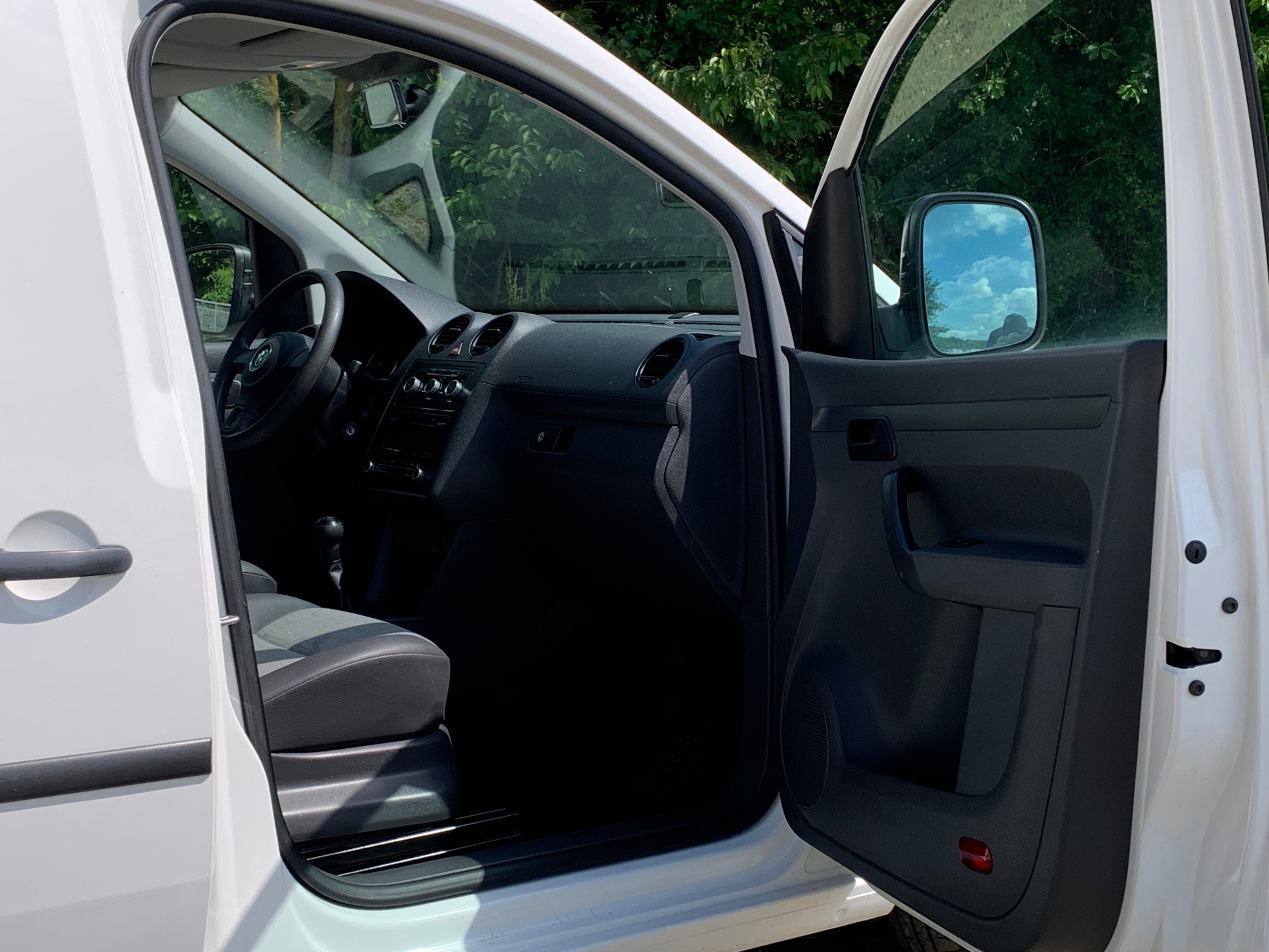 A VENDRE / FOR SALE Volswagen caddy 1.6 tdi 75 clim/attelage