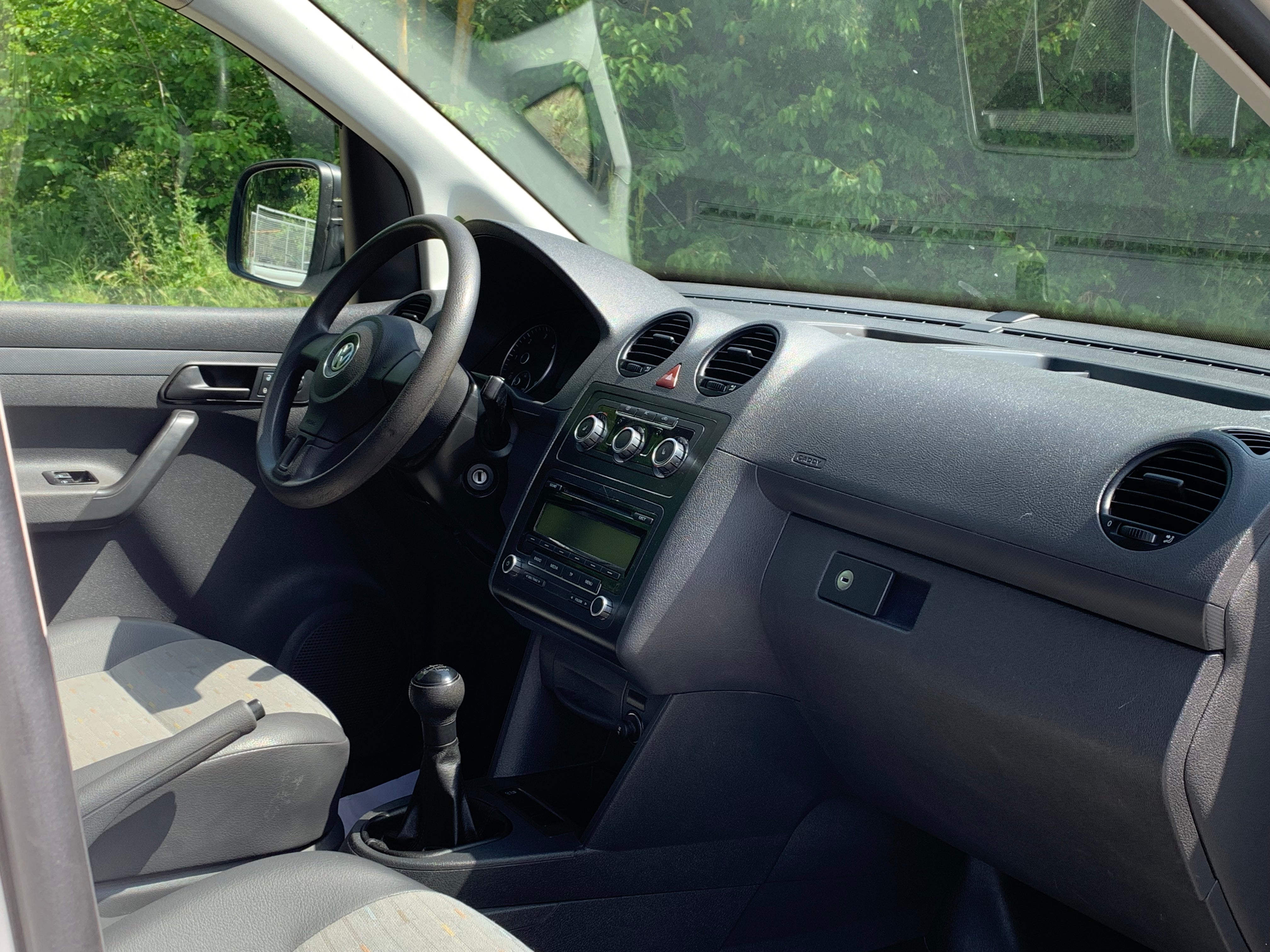 A VENDRE / FOR SALE Volswagen caddy 1.6 tdi 75 clim/attelage