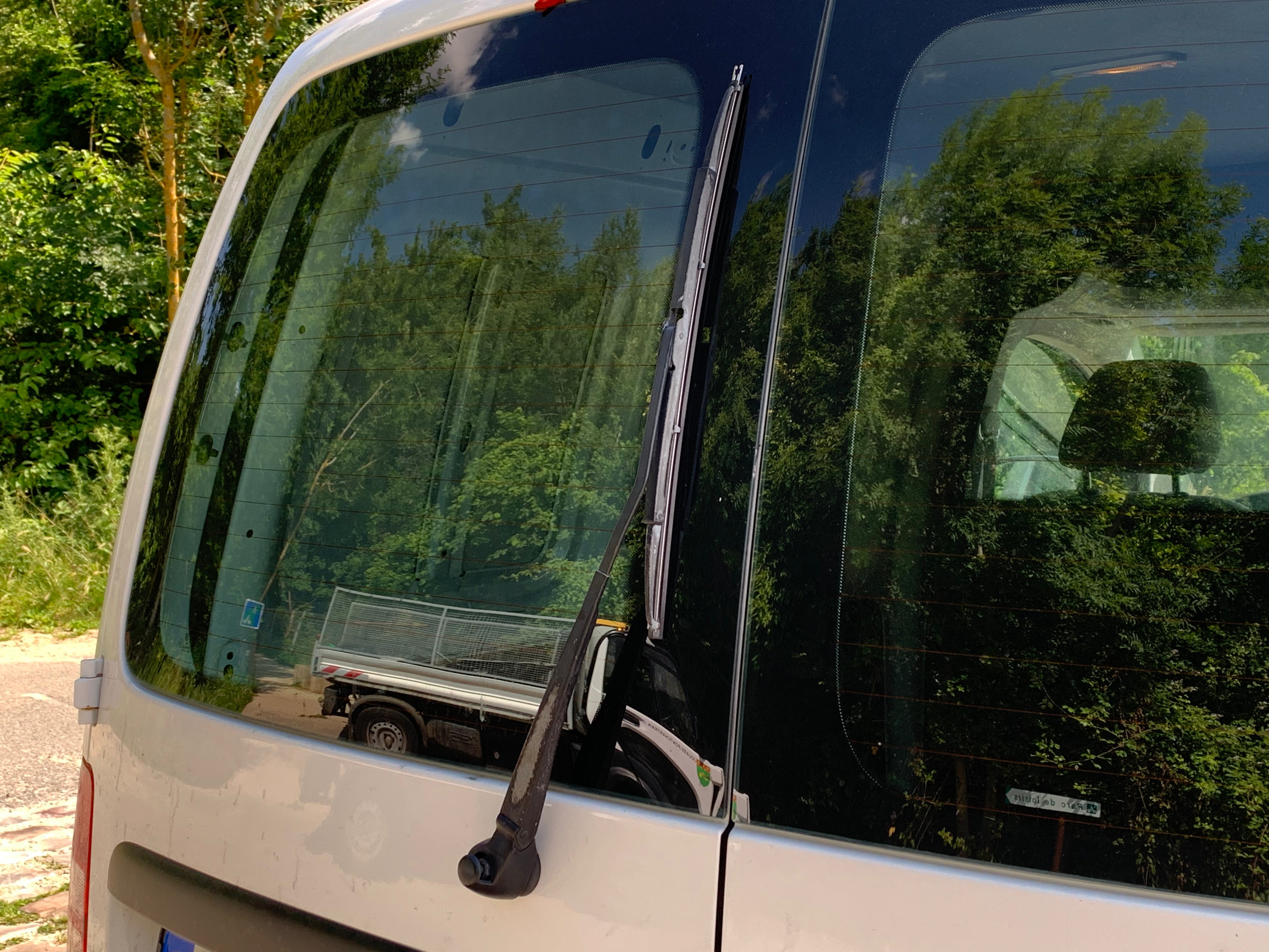 A VENDRE / FOR SALE Volswagen caddy 1.6 tdi 75 clim/attelage